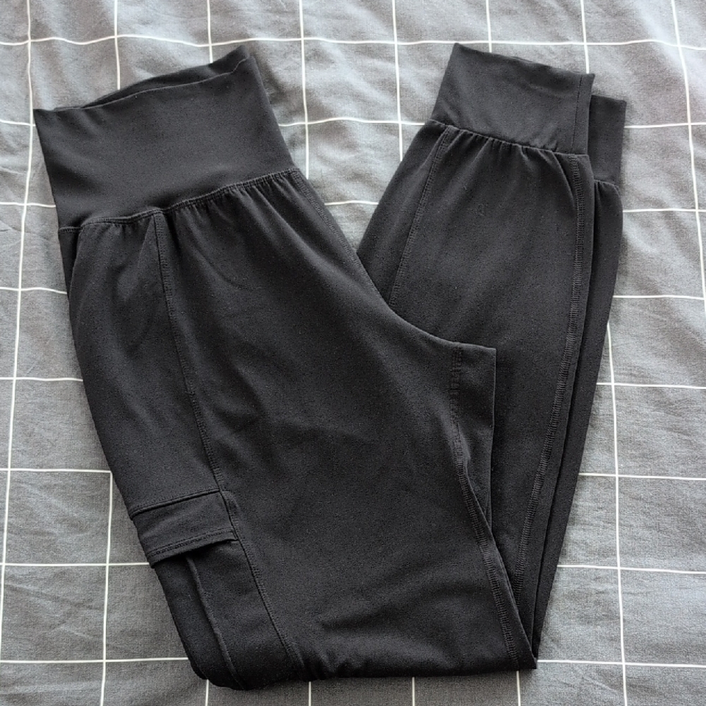 NWOT Athleta Salutation Cargo Black Jogger Yoga Size M/T - Picture 2 of 6
